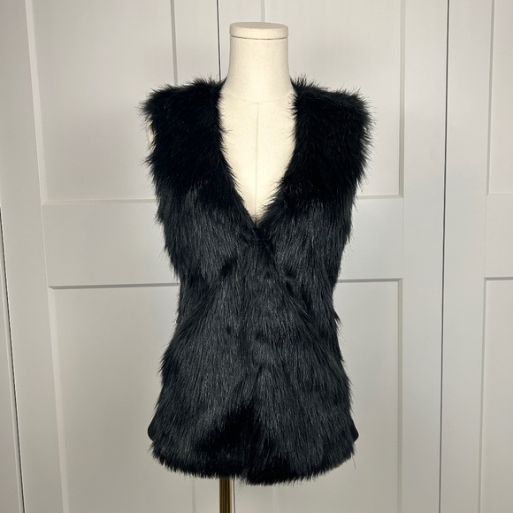 Faux Fur Vest - Picture 1 of 8